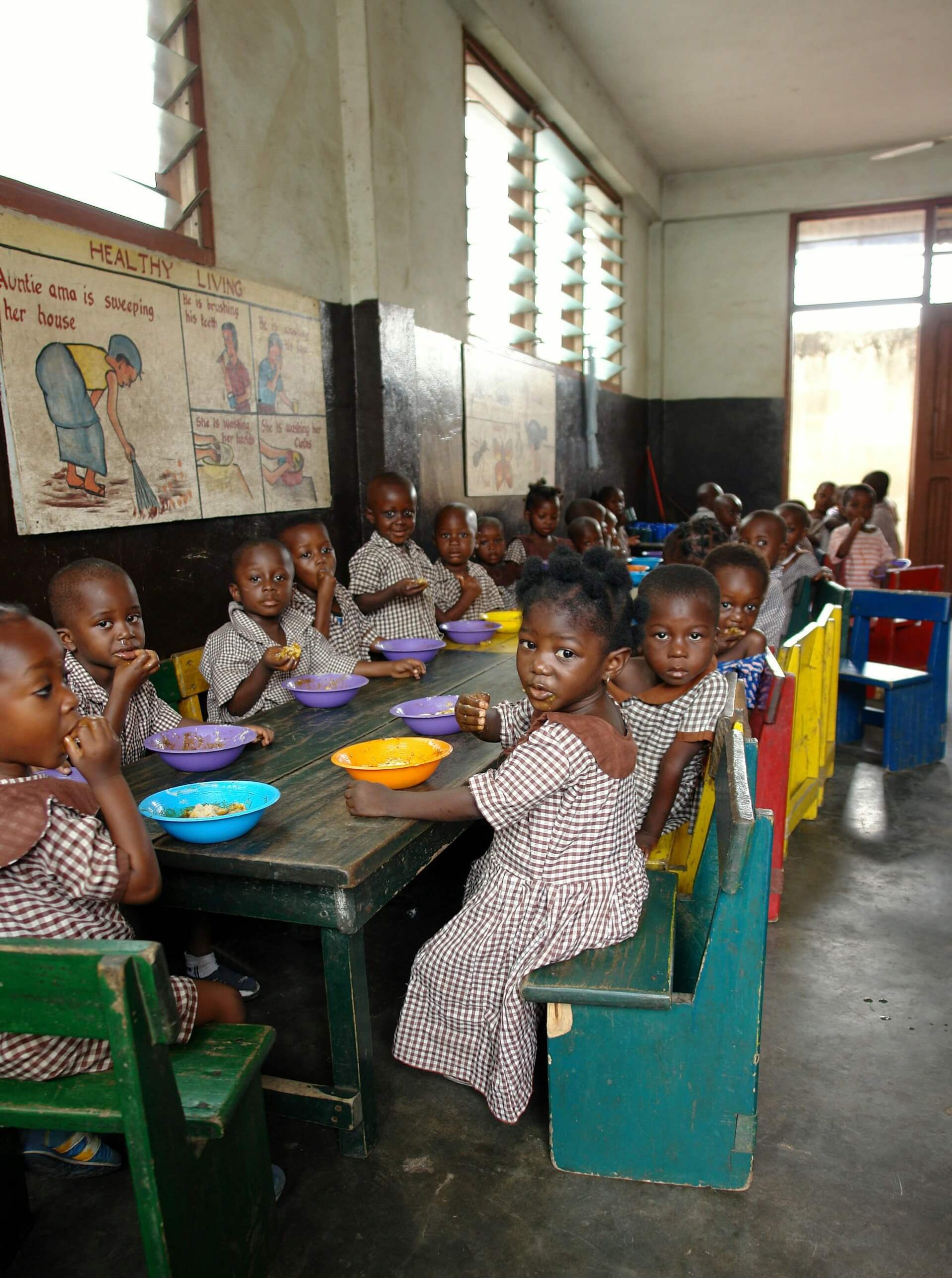 Children during a food distribution
